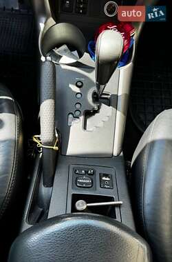 Позашляховик / Кросовер Toyota RAV4 2012 в 