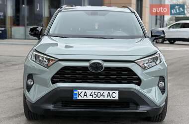 Внедорожник / Кроссовер Toyota RAV4 2019 в 