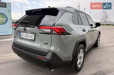 Внедорожник / Кроссовер Toyota RAV4 2019 в 