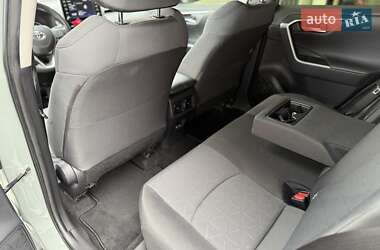 Внедорожник / Кроссовер Toyota RAV4 2019 в 