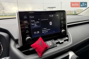 Внедорожник / Кроссовер Toyota RAV4 2019 в 