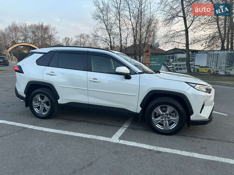 Позашляховик / Кросовер Toyota RAV4 2022 в Тячеві