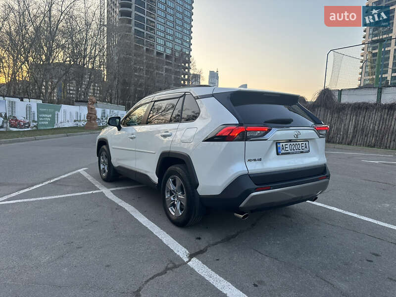 Позашляховик / Кросовер Toyota RAV4 2022 в Тячеві