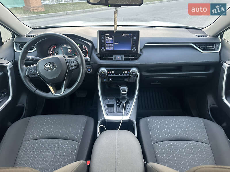 Позашляховик / Кросовер Toyota RAV4 2022 в Тячеві