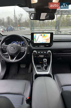 Позашляховик / Кросовер Toyota RAV4 2024 в 