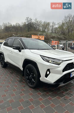 Позашляховик / Кросовер Toyota RAV4 2024 в 