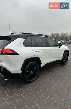 Позашляховик / Кросовер Toyota RAV4 2024 в 