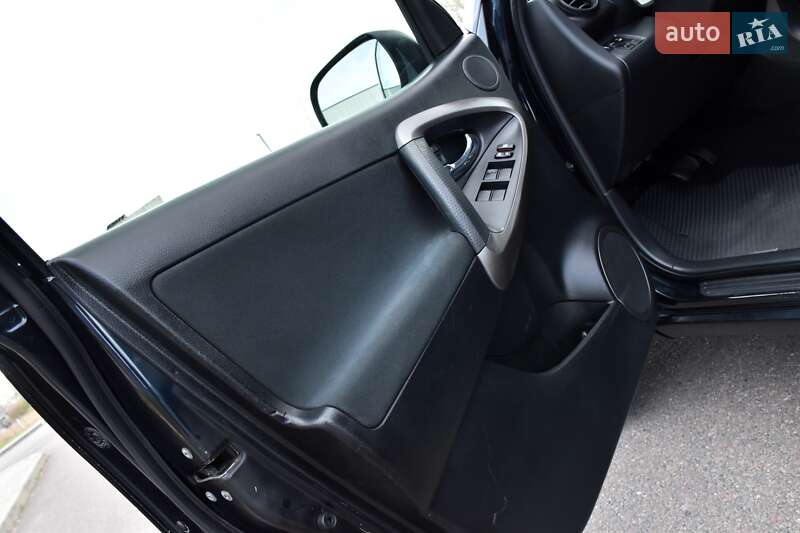 Внедорожник / Кроссовер Toyota RAV4 2010 в Дрогобыче