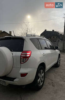 Внедорожник / Кроссовер Toyota RAV4 2011 в 
