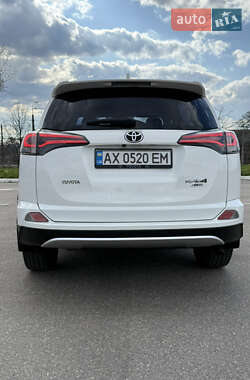 Внедорожник / Кроссовер Toyota RAV4 2016 в 