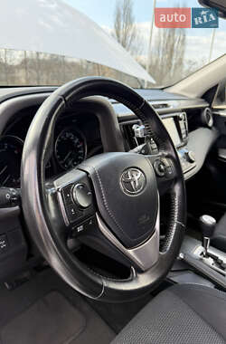 Внедорожник / Кроссовер Toyota RAV4 2016 в 