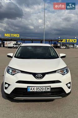 Внедорожник / Кроссовер Toyota RAV4 2016 в 