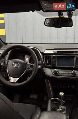 Внедорожник / Кроссовер Toyota RAV4 2016 в 