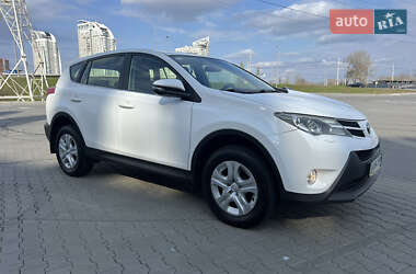 Внедорожник / Кроссовер Toyota RAV4 2014 в 
