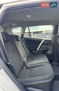 Внедорожник / Кроссовер Toyota RAV4 2014 в 