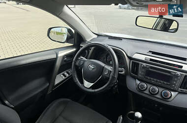 Внедорожник / Кроссовер Toyota RAV4 2014 в 