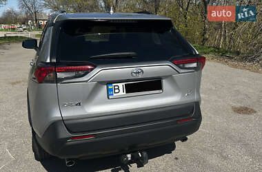 Позашляховик / Кросовер Toyota RAV4 2021 в Полтаві