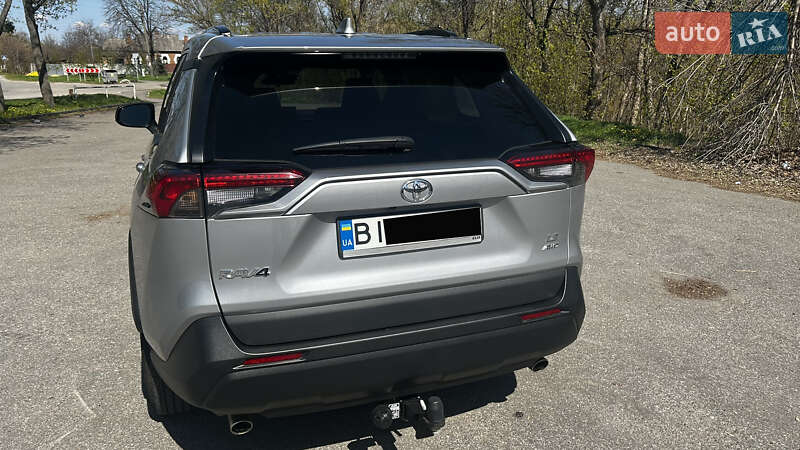Позашляховик / Кросовер Toyota RAV4 2021 в Полтаві