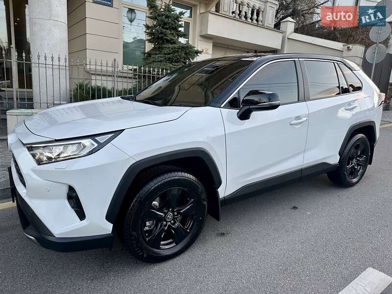 Внедорожник / Кроссовер Toyota RAV4 2025 в Киеве