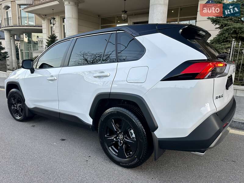 Внедорожник / Кроссовер Toyota RAV4 2025 в Киеве