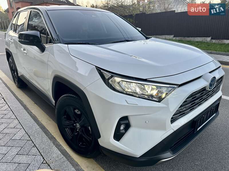Внедорожник / Кроссовер Toyota RAV4 2025 в Киеве