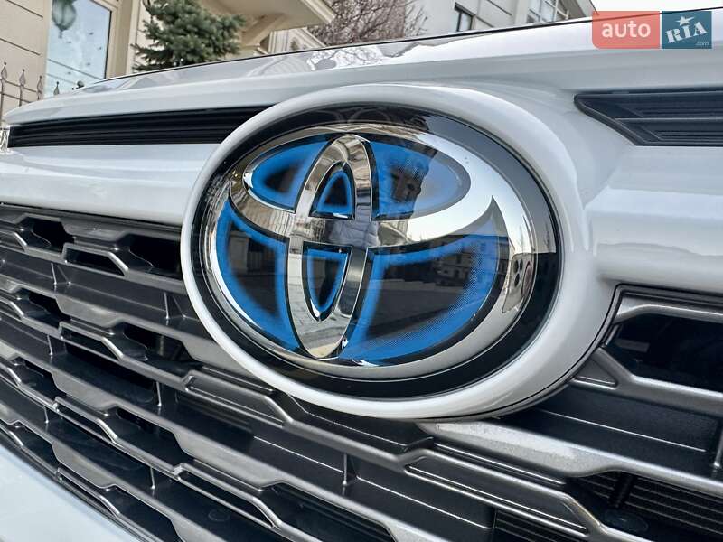 Внедорожник / Кроссовер Toyota RAV4 2025 в Киеве