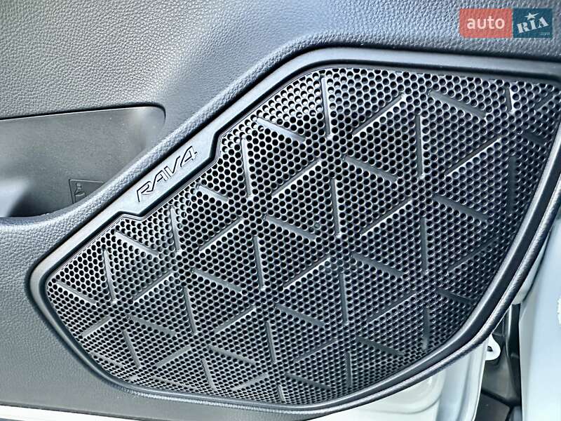 Внедорожник / Кроссовер Toyota RAV4 2025 в Киеве