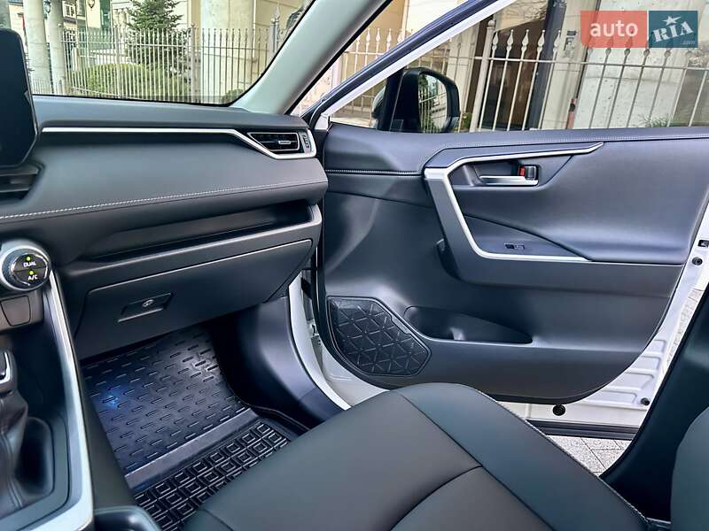 Внедорожник / Кроссовер Toyota RAV4 2025 в Киеве
