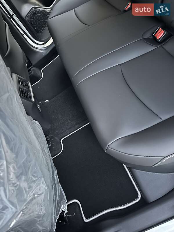 Внедорожник / Кроссовер Toyota RAV4 2025 в Киеве