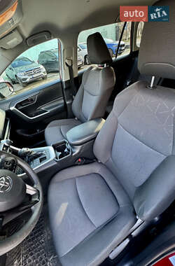 Внедорожник / Кроссовер Toyota RAV4 2019 в 