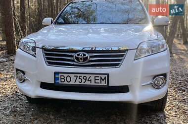 Позашляховик / Кросовер Toyota RAV4 2011 в 