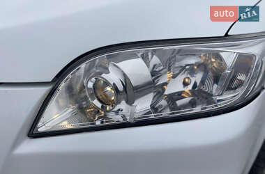 Позашляховик / Кросовер Toyota RAV4 2011 в 