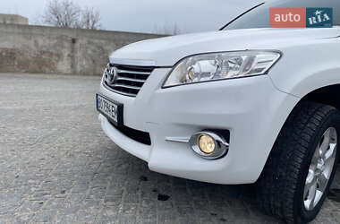 Позашляховик / Кросовер Toyota RAV4 2011 в 