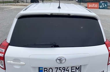 Позашляховик / Кросовер Toyota RAV4 2011 в 