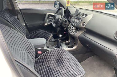 Позашляховик / Кросовер Toyota RAV4 2011 в 