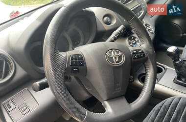 Позашляховик / Кросовер Toyota RAV4 2011 в 