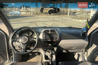 Позашляховик / Кросовер Toyota RAV4 2003 в 
