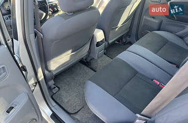 Позашляховик / Кросовер Toyota RAV4 2003 в 