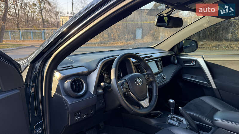 Позашляховик / Кросовер Toyota RAV4 2017 в Харкові