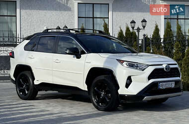 Позашляховик / Кросовер Toyota RAV4 2019 в 