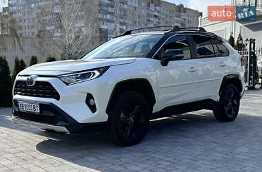 Позашляховик / Кросовер Toyota RAV4 2019 в 