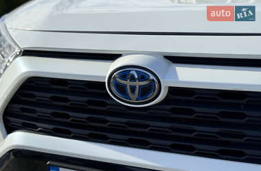 Позашляховик / Кросовер Toyota RAV4 2019 в 