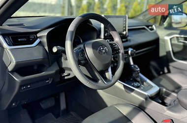 Позашляховик / Кросовер Toyota RAV4 2019 в 