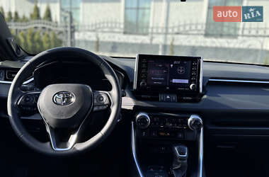 Позашляховик / Кросовер Toyota RAV4 2019 в 