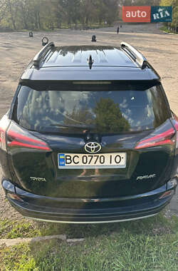 Внедорожник / Кроссовер Toyota RAV4 2016 в 