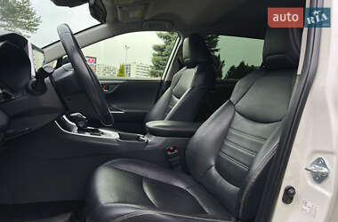 Внедорожник / Кроссовер Toyota RAV4 2019 в 