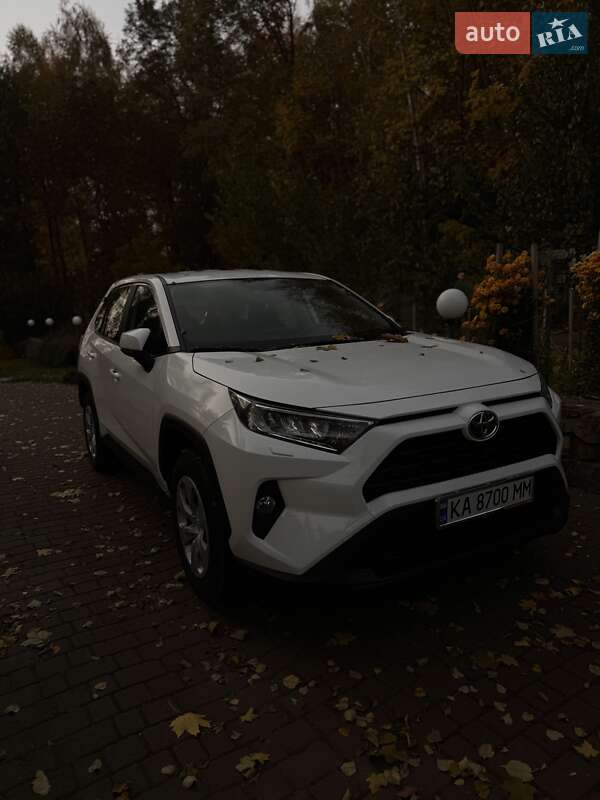 Внедорожник / Кроссовер Toyota RAV4 2019 в 