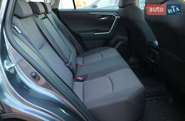 Внедорожник / Кроссовер Toyota RAV4 2023 в 