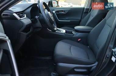 Внедорожник / Кроссовер Toyota RAV4 2023 в 