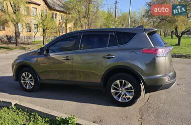 Внедорожник / Кроссовер Toyota RAV4 2017 в 